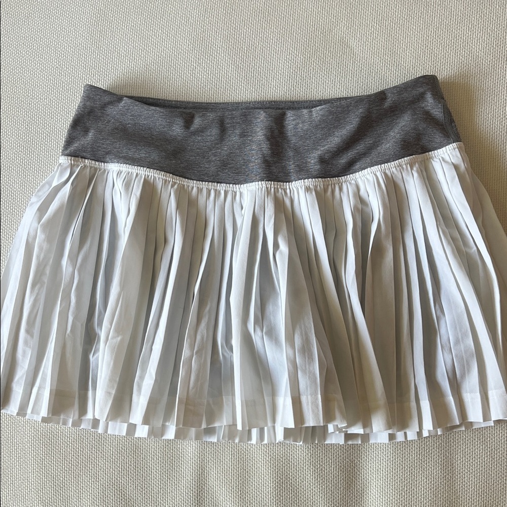Like New, Never Been Worn Lululemon Gray and White Pleated Women's Skirt